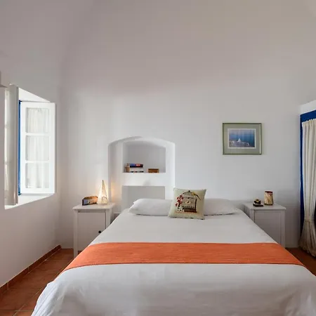 Astraea House Firostefani