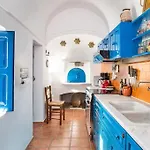 Astraea House Willa